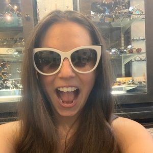 Meet your Posher, Julia